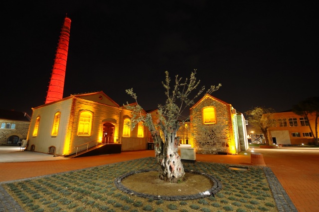 İzmir'in Tarih Kokan Kültür Merkezi "Havagazı Fabrikası"