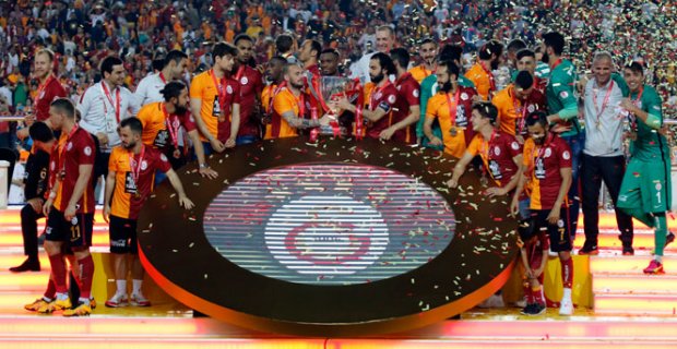 Galatasaray kupasını törenle aldı
