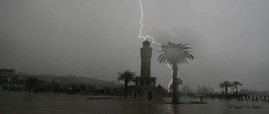 İzmir'de Sağnak Yağış